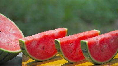 吃烧瓜的视频素材大全图片,视频素材大全中的美味瞬间