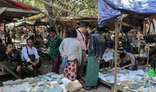 缅甸干仗大妈吃瓜视频,一场别开生面的街头盛宴