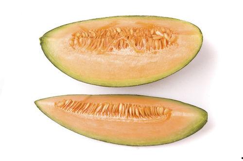 酒店吃蜜瓜视频素材下载,酒店美食之旅精彩瞬间