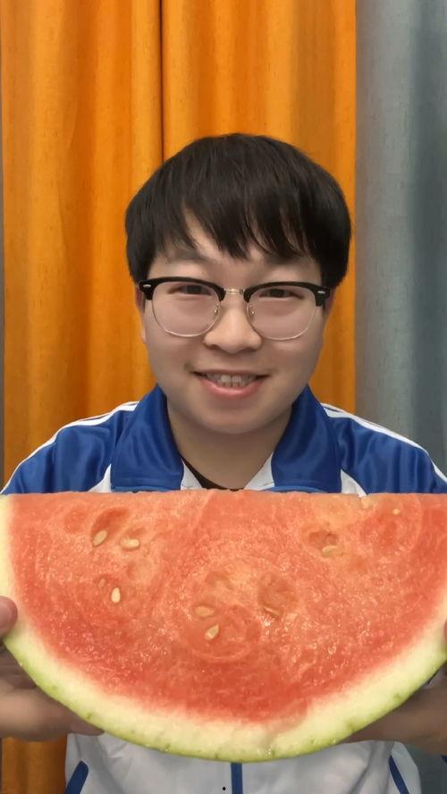 沉浸式吃瓜的视频,跟随镜头一探吃瓜界的欢乐现场